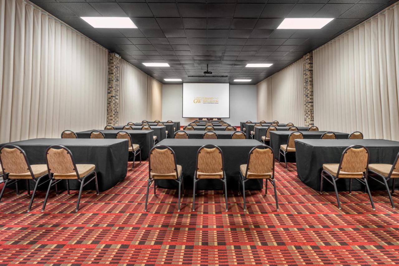 Grand Williston Hotel And Conference Center Exterior foto